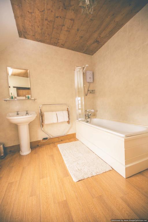 Weycroft Mill House Bed And Breakfast Axminster Room photo